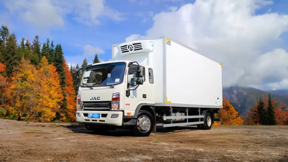 A JAC N90 with a Carrier unit — a finished COND reefer