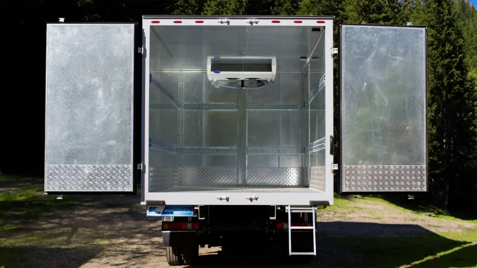 A reefer body with a Carrier evaporator inside — a finished COND build