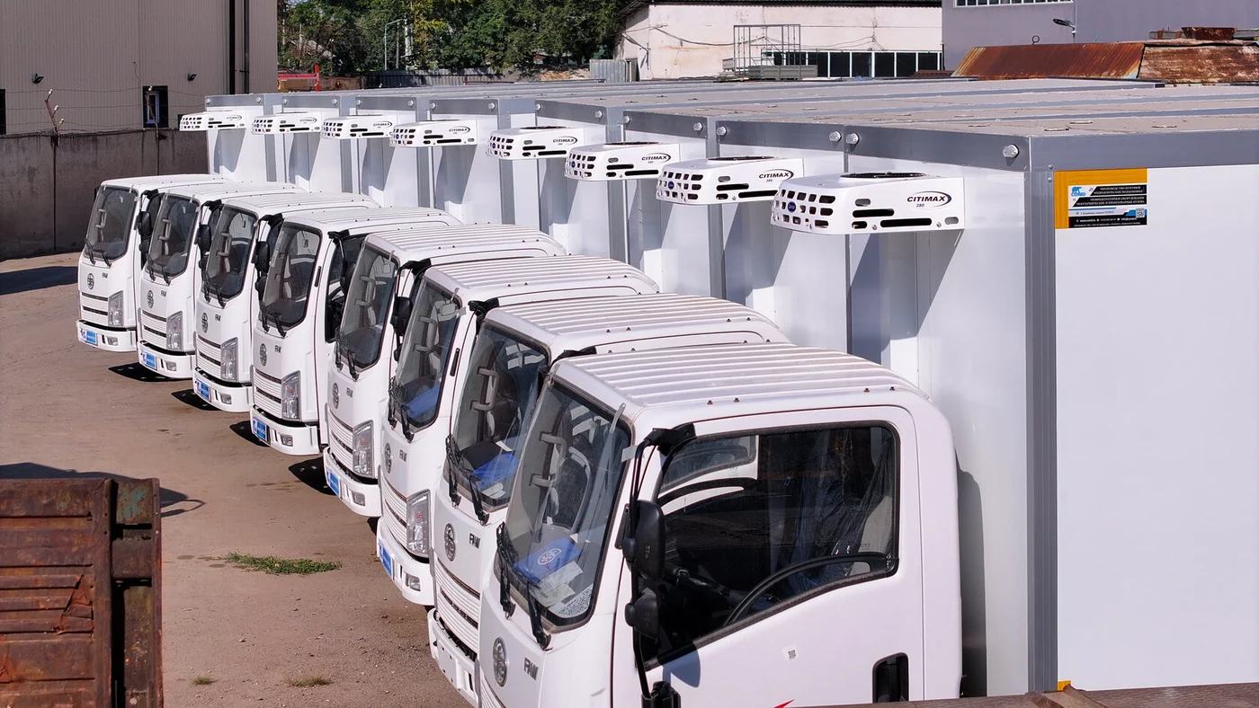 Ряд рефрижераторов Isuzu с кузовами COND