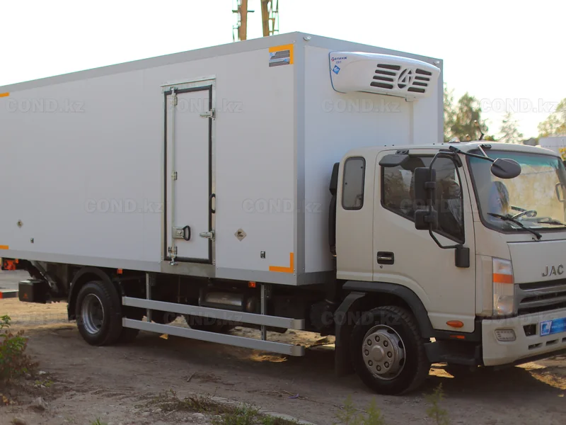 COND refrigerated van on a JAC N120 chassis with tail lift and Carrier unit