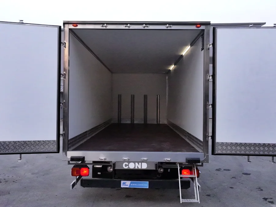 Isothermal box body on a Hino 500 (GD) chassis — COND