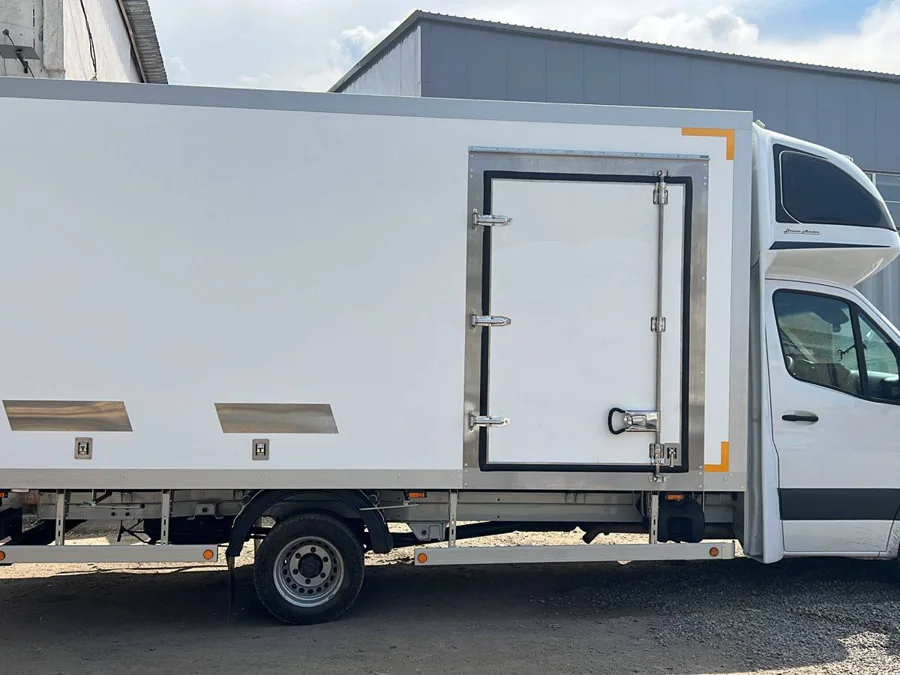 Isothermal box body on a Mercedes-Benz Sprinter chassis — COND