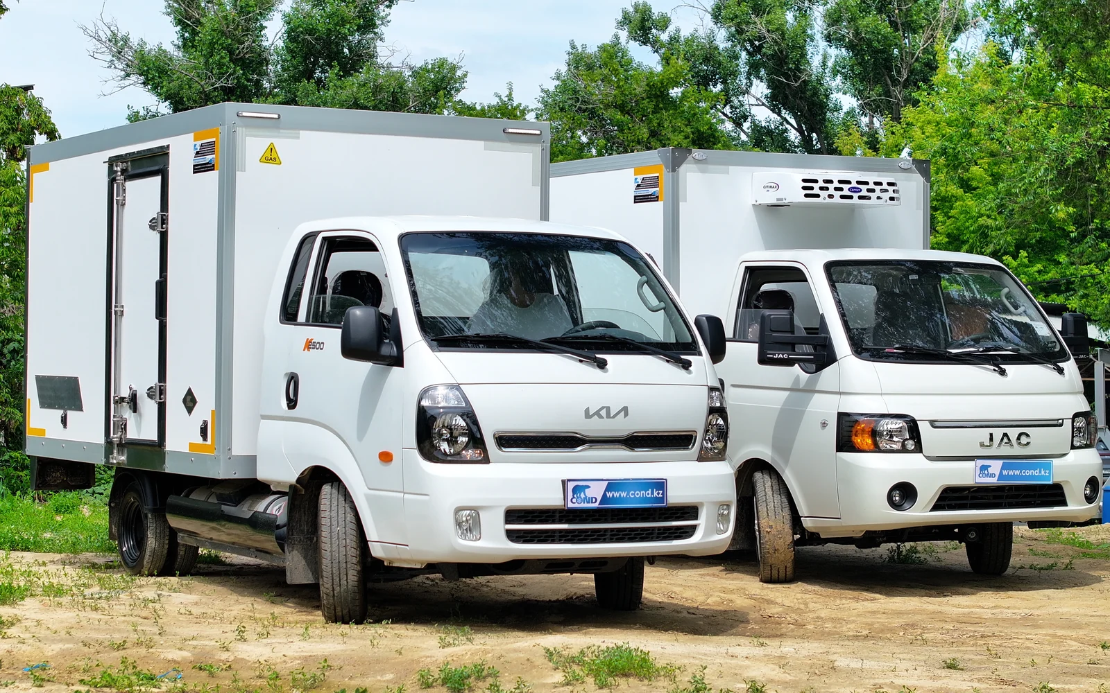 Kia Bongo K2500 и JAC N35 рядом — фургоны COND