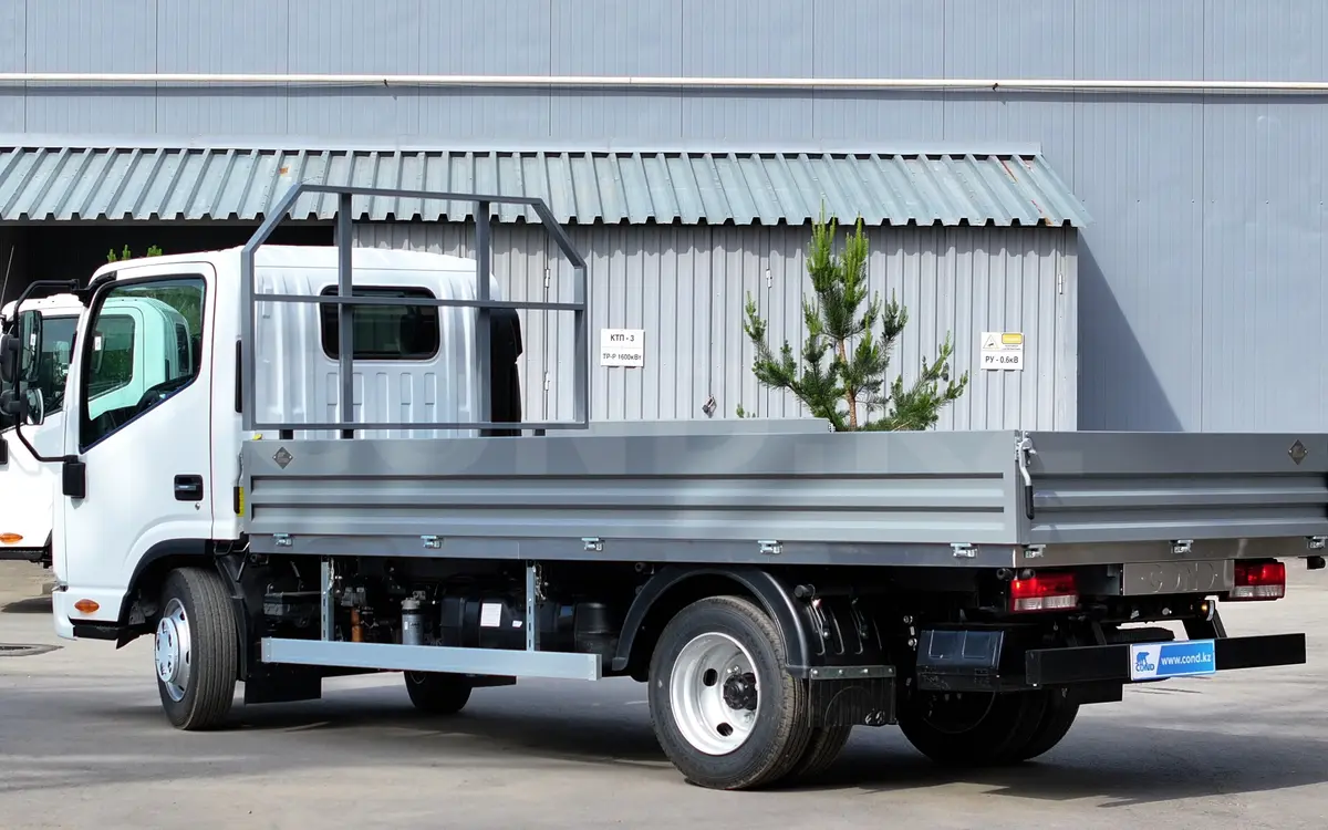 Flatbed platform by COND on a JAC N56 chassis