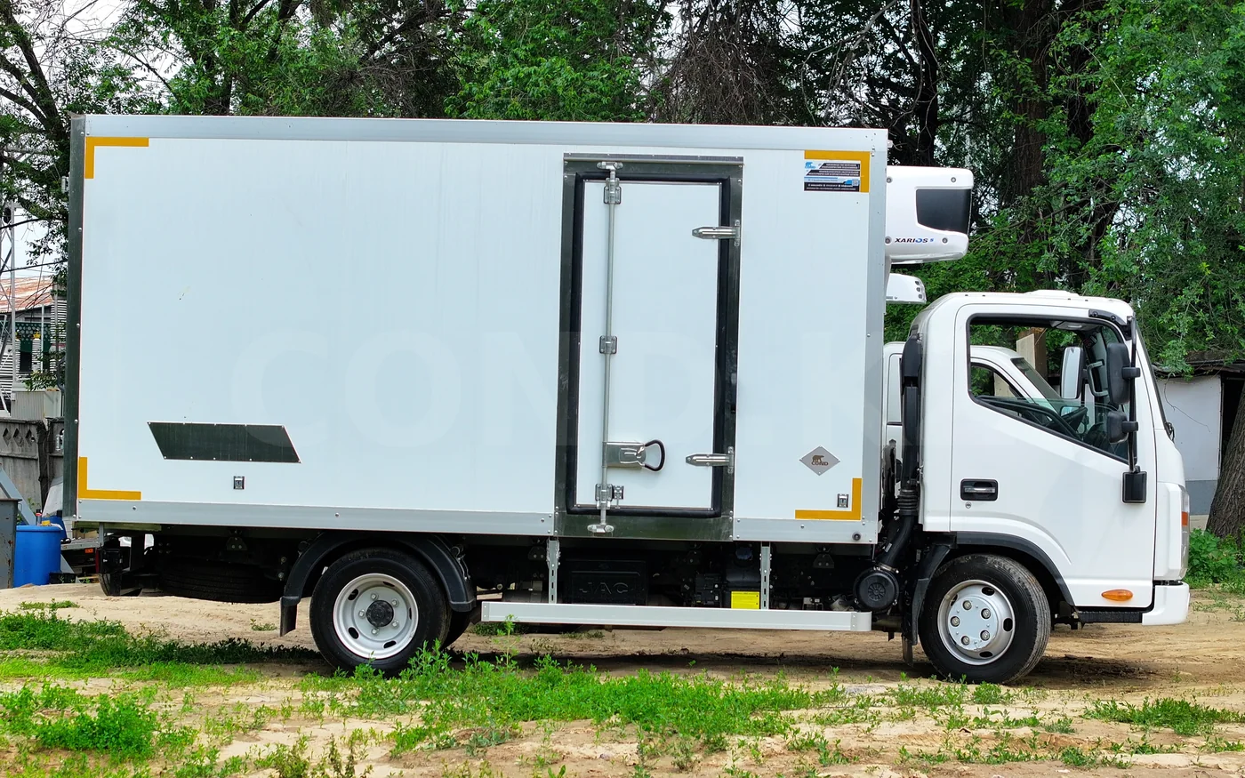 Refrigerated body by COND on a JAC N56 chassis