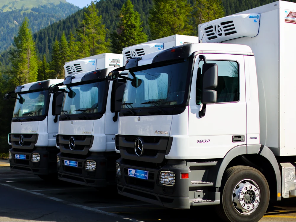 Три автомобиля Mercedes Actros с холодильными установками Элинж — фабрика Рахат