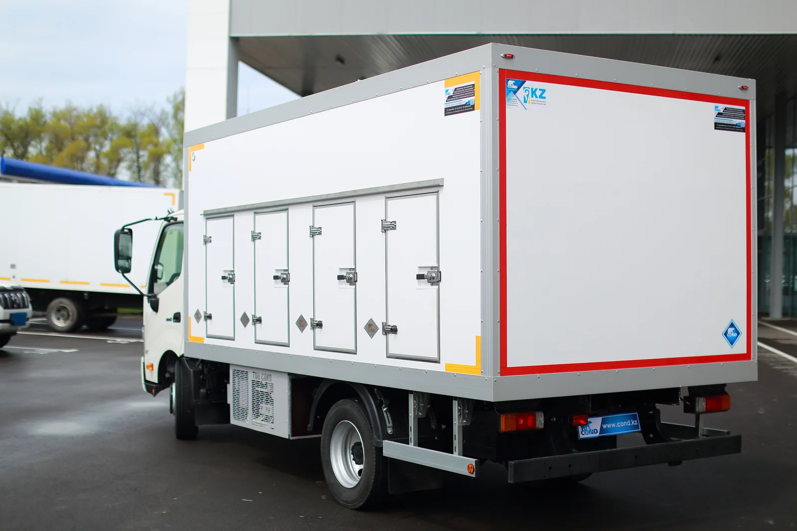 Эвтектический фургон на шасси HINO 300 — COND