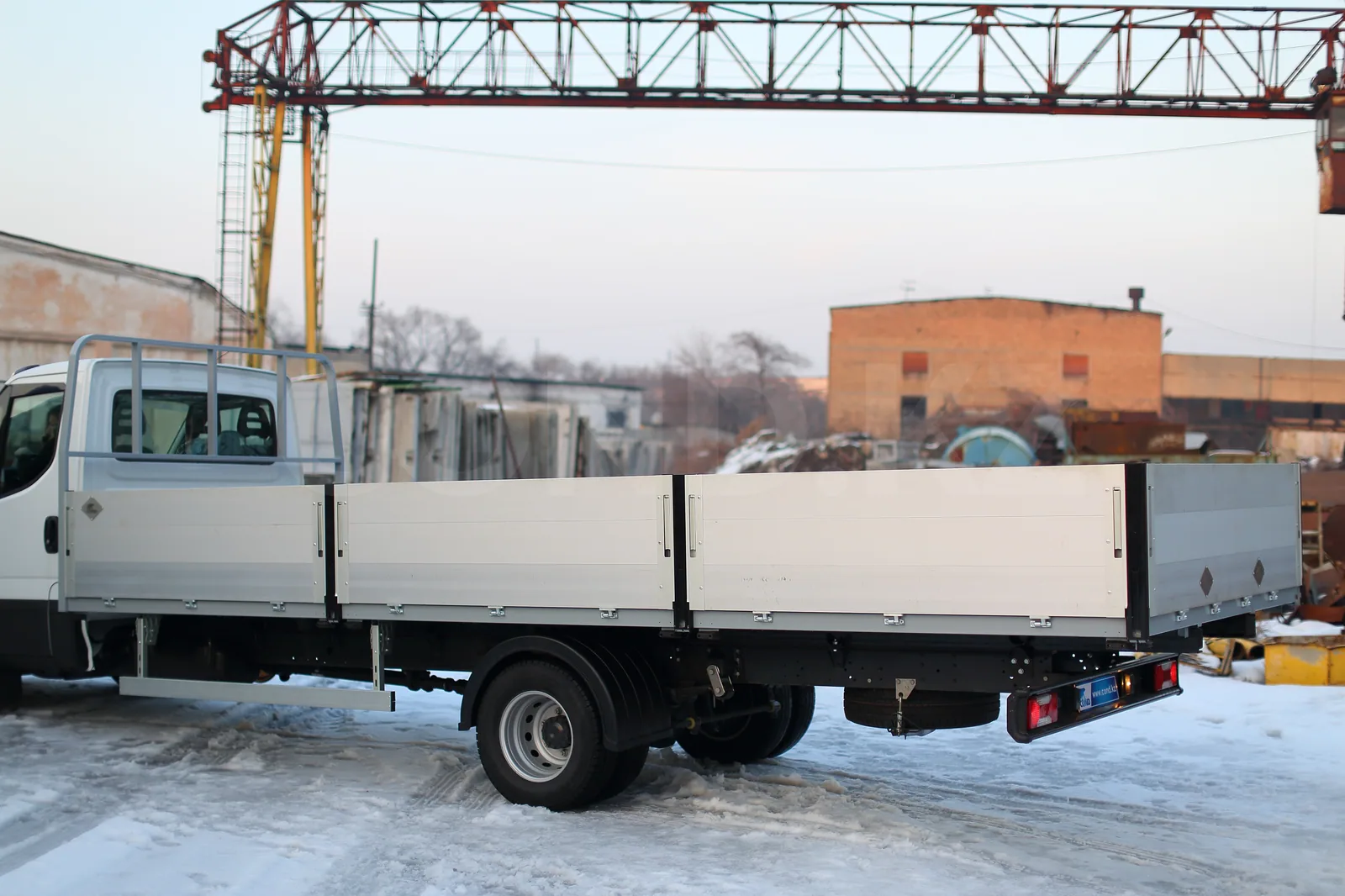 Бортовой кузов Iveco Daily 70C15 Астана — левый борт, борта подняты — COND