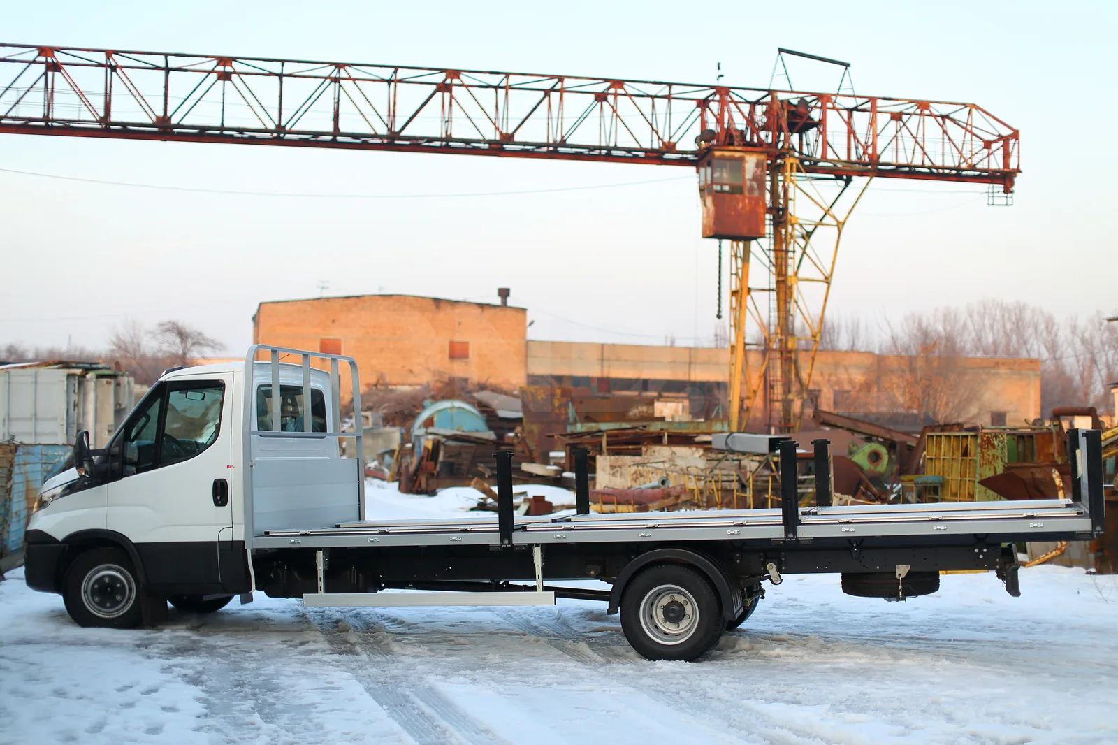 Открытая платформа Iveco Daily 70C15 Казахстан — платформа со снятыми бортами: настил и стойки — COND