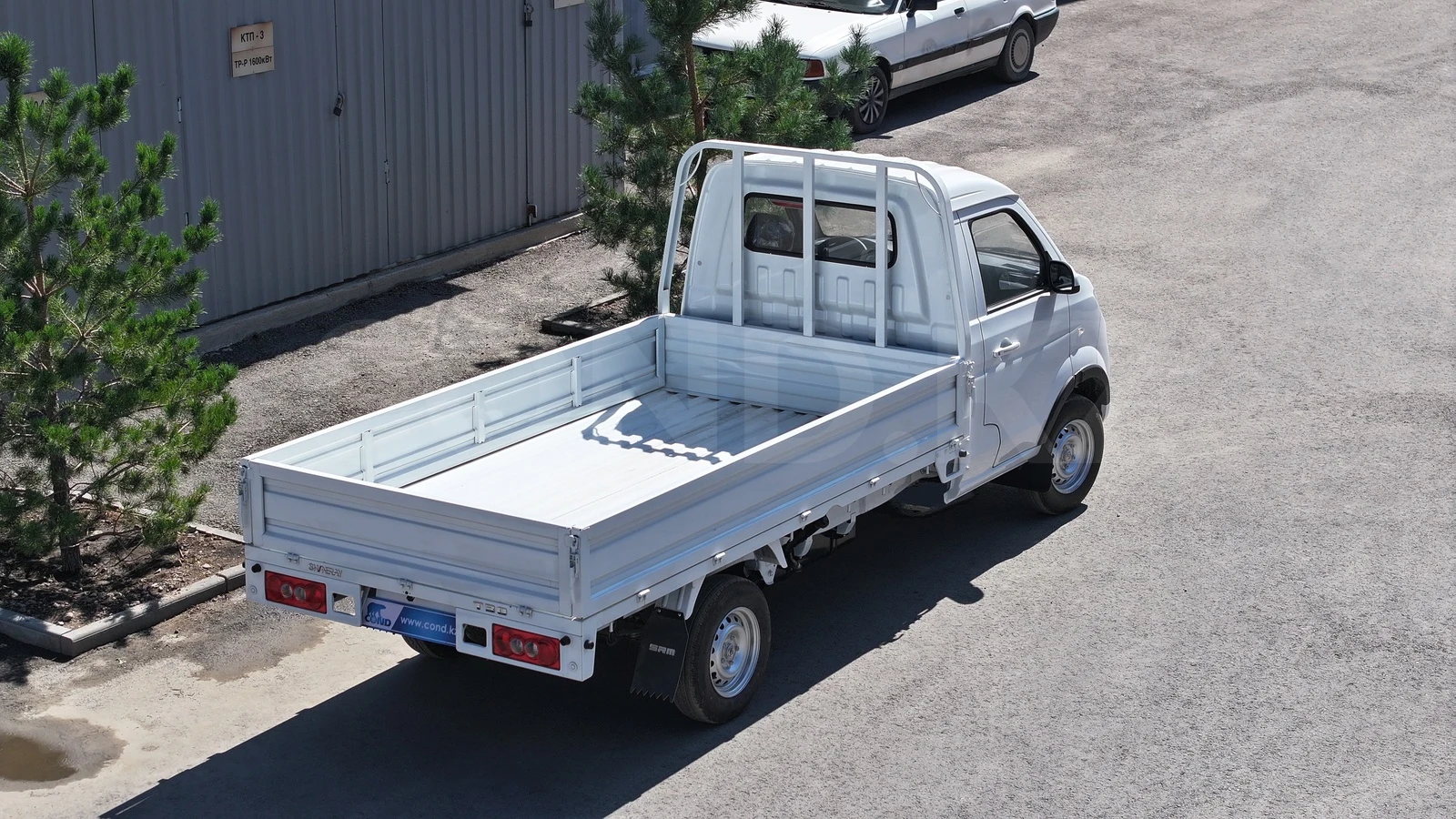 Drop-side platform on a Shineray T30 chassis — rear-side view, tailgate and deck — COND
