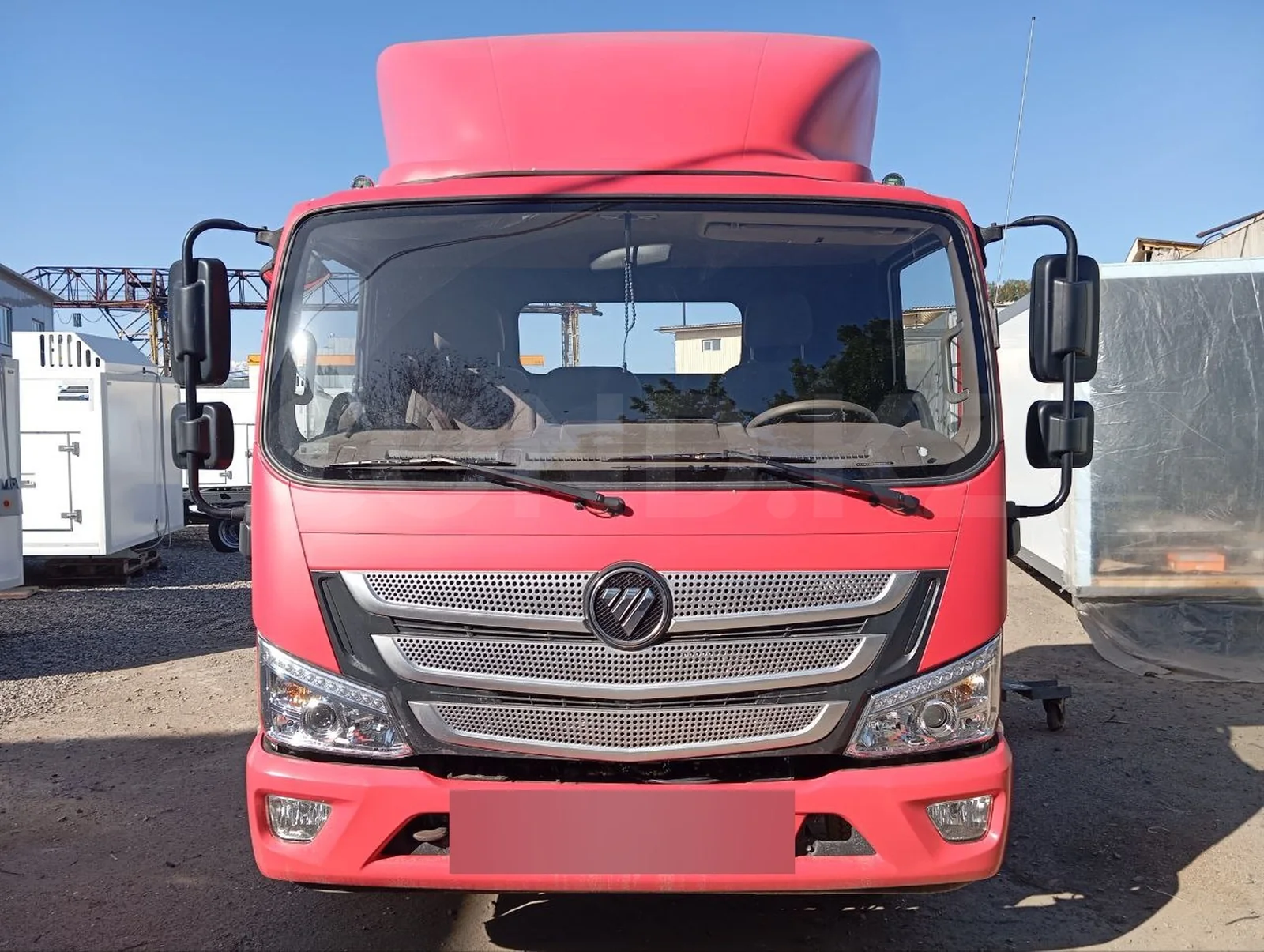 Beverage delivery body on a Foton Aumark chassis — the Foton Aumark cab from the front — COND