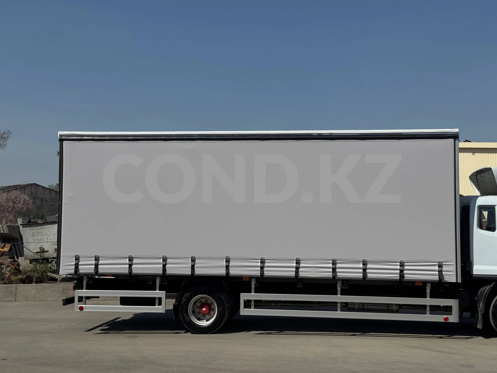 Евротент DongFeng C120L — правый борт кузова с закрытым тентом — COND