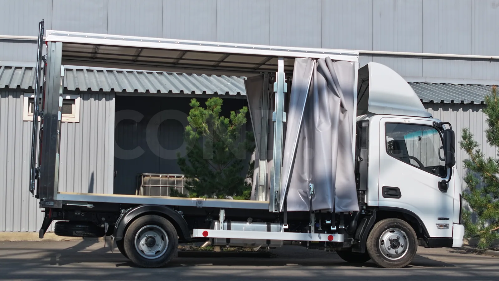 Евротент Foton S35 — боковая загрузка, штора сдвинута