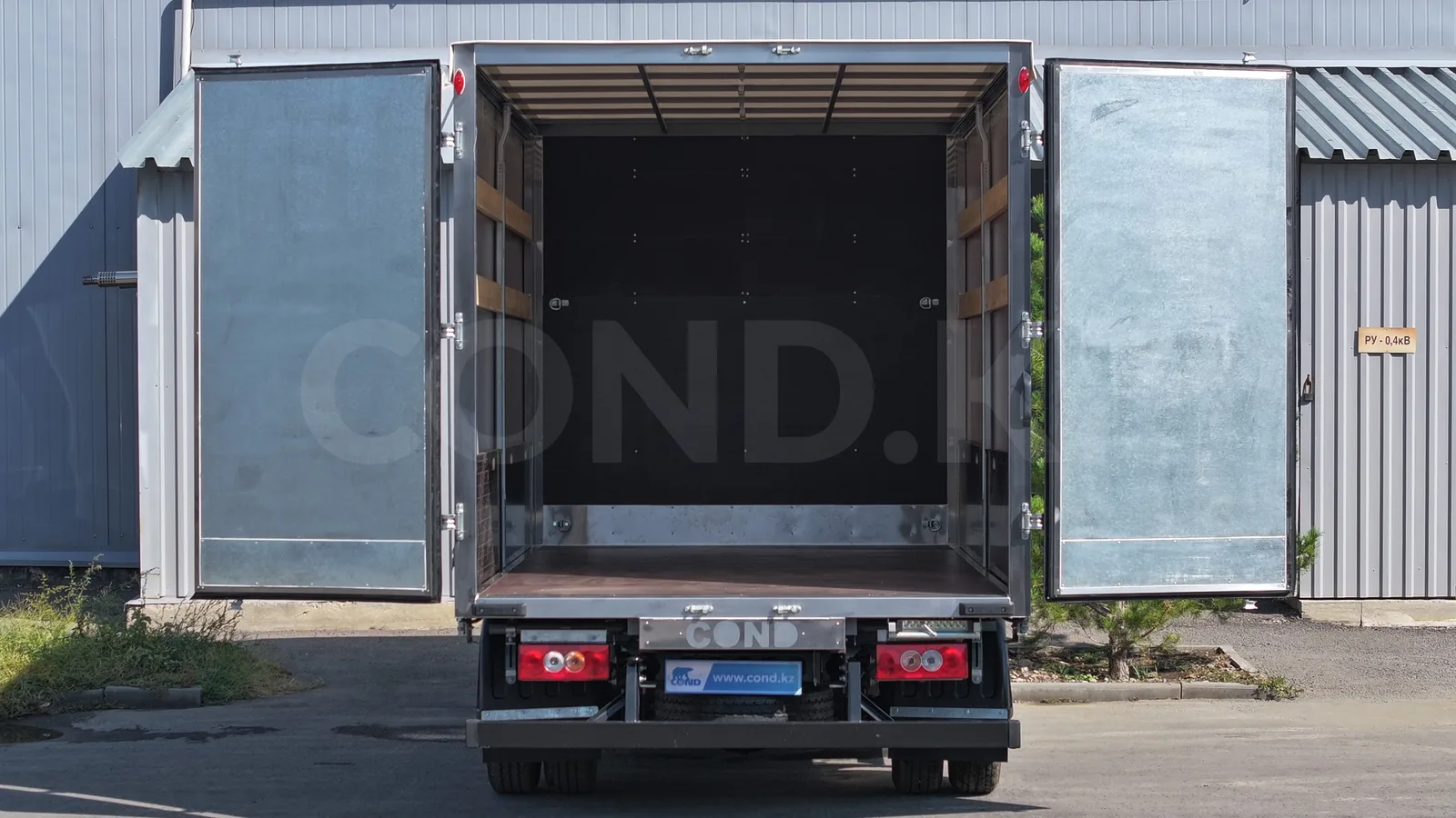 Евротент Foton S35 — задние ворота открыты