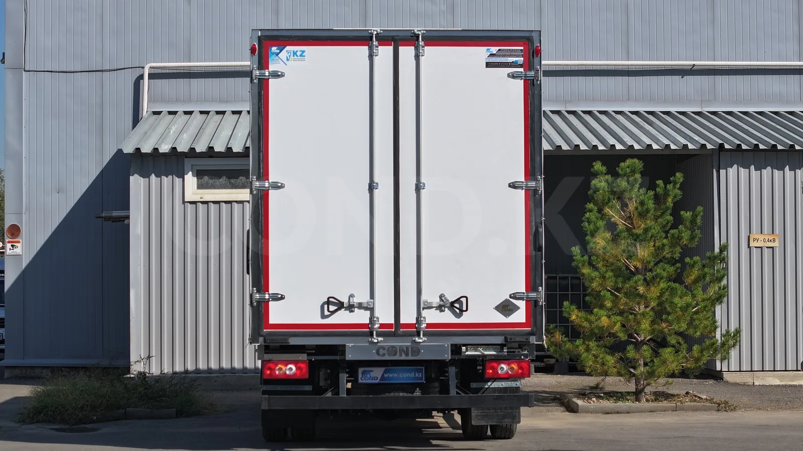 Евротент (растентовка) Foton S35 — вид сзади, ворота закрыты