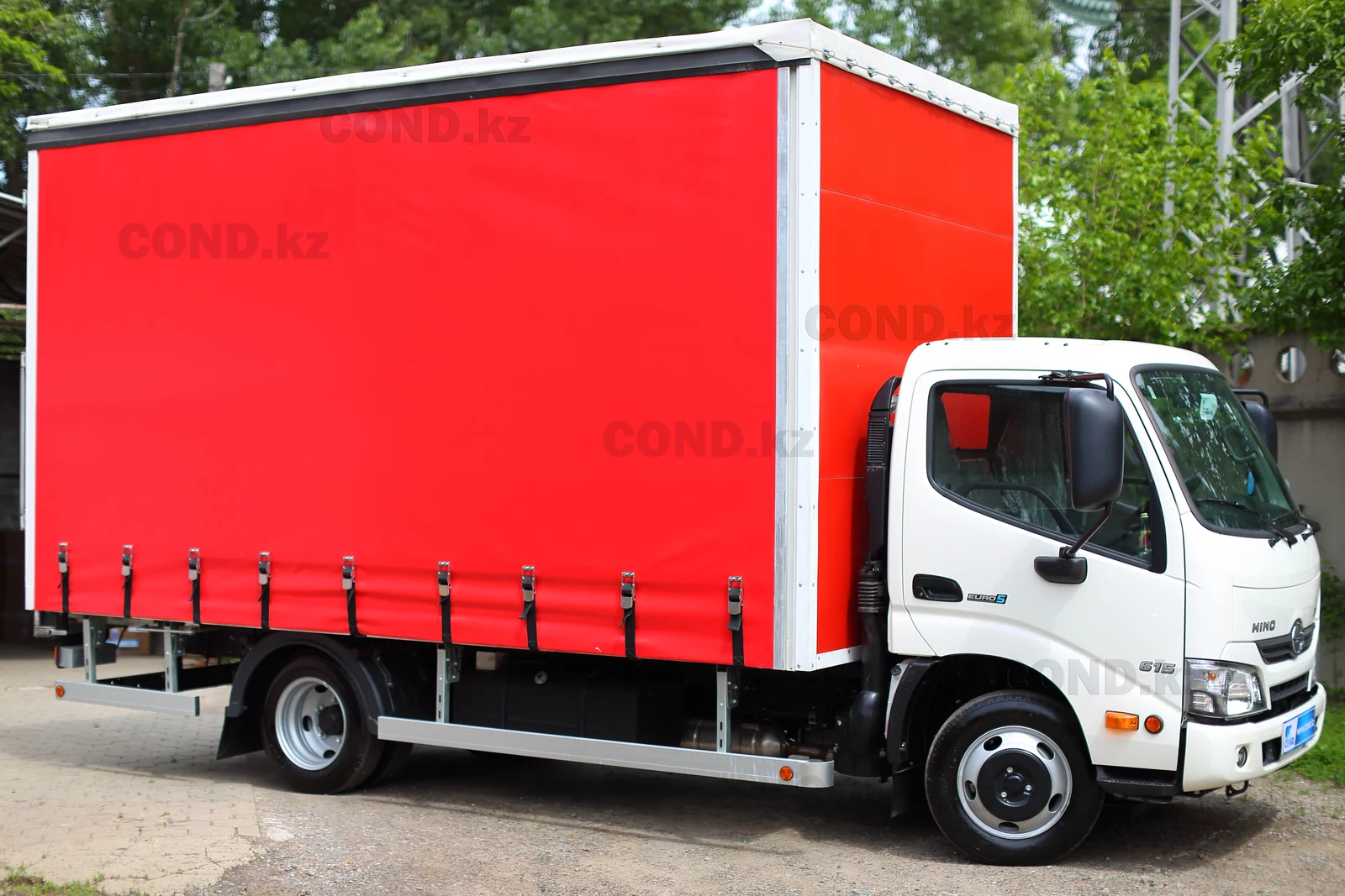 Шторный борт-тент на шасси HINO 300 (615) — COND