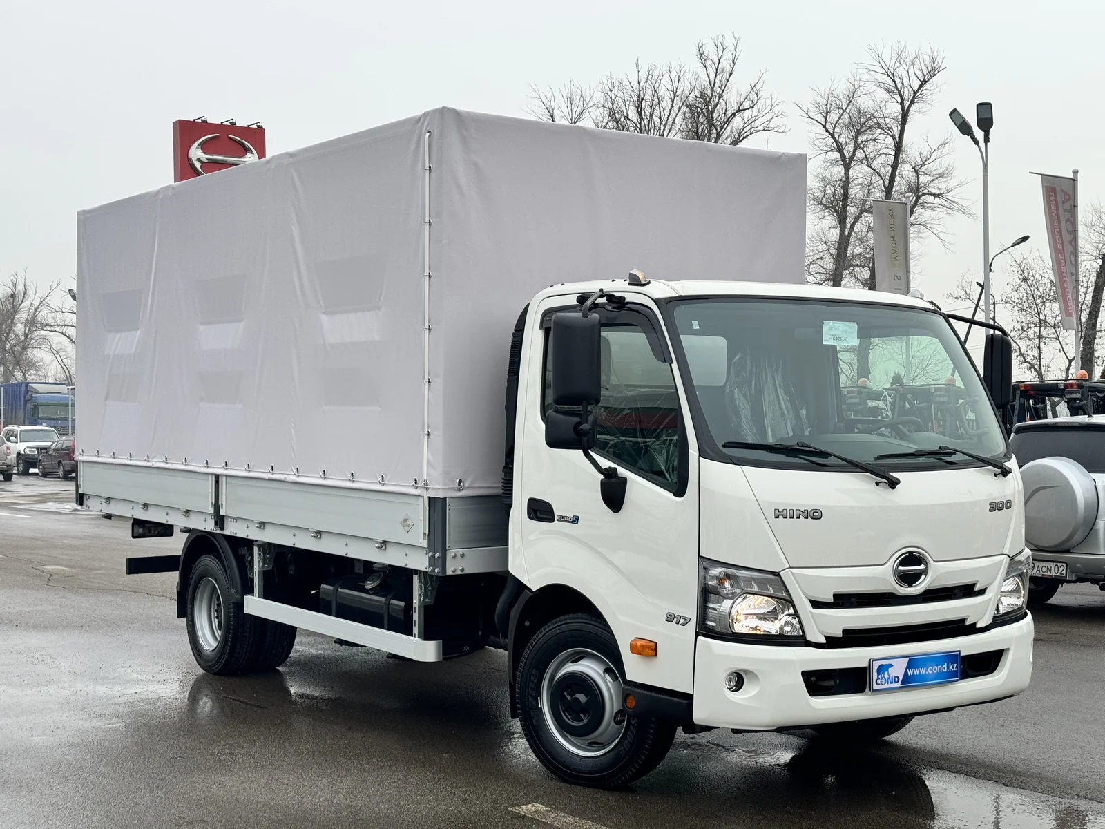 Curtain-side drop-side on a HINO 300 chassis — COND
