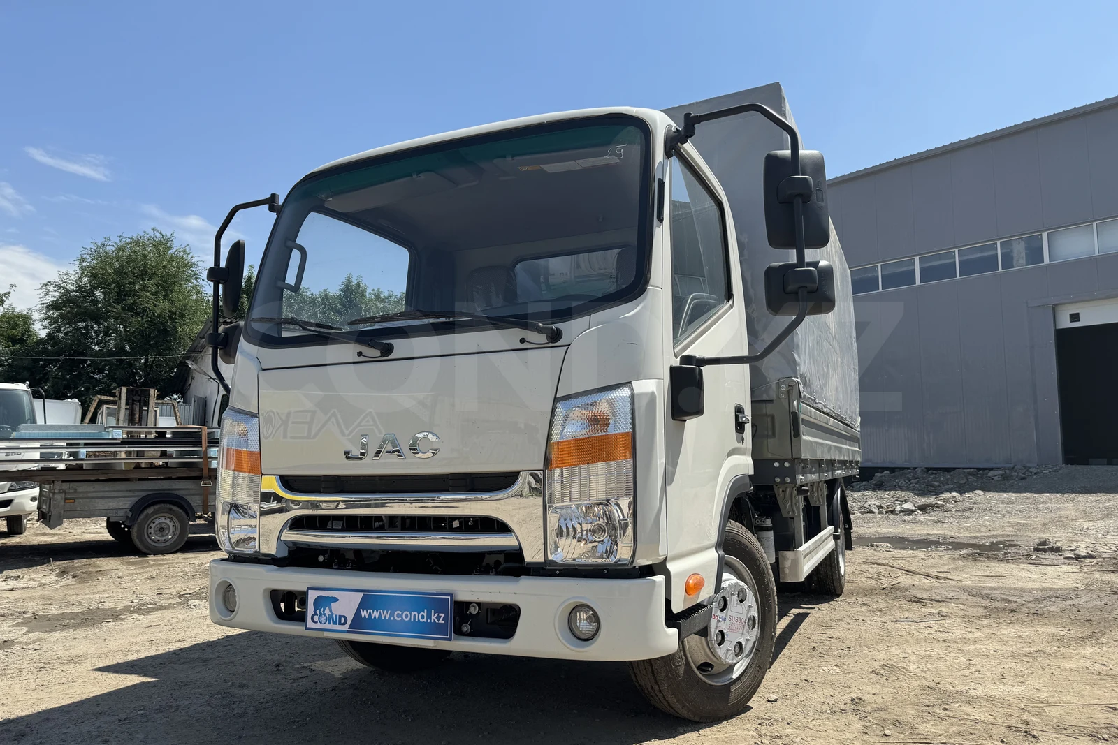 Борт-тент на шасси JAC N56 — кабина и передняя стойка каркаса — COND