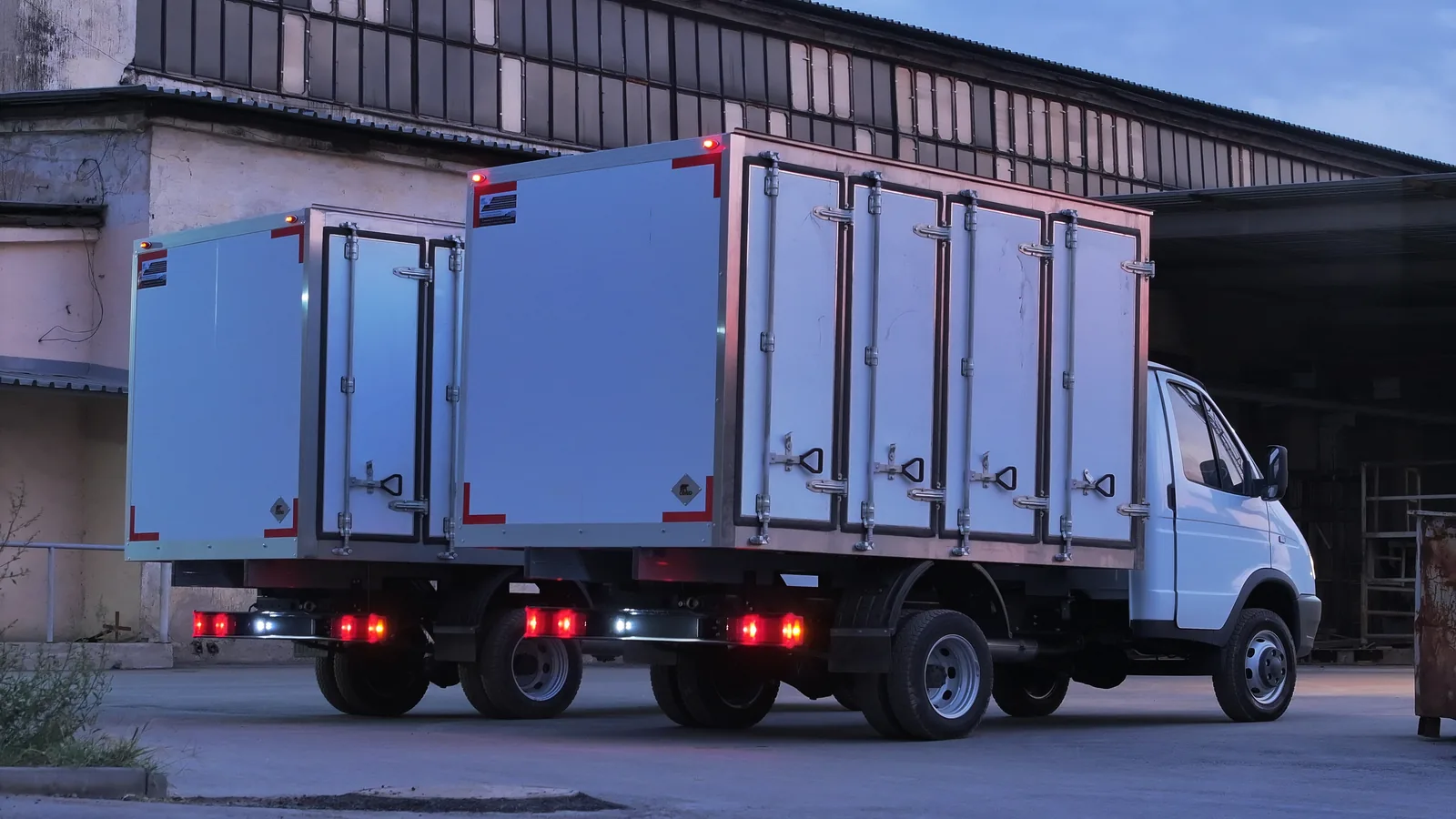 Bread van on a GAZelle Business chassis — a rear-side view, the hinged rear doors — COND
