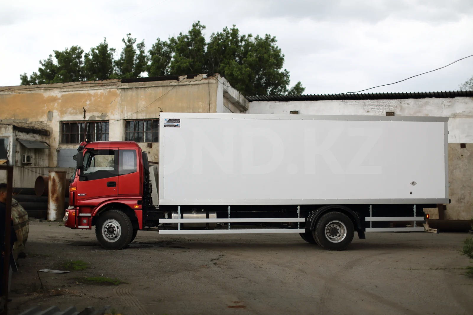 Foton 5163 изотермический 7,5 м — кузов сбоку во всю длину — COND