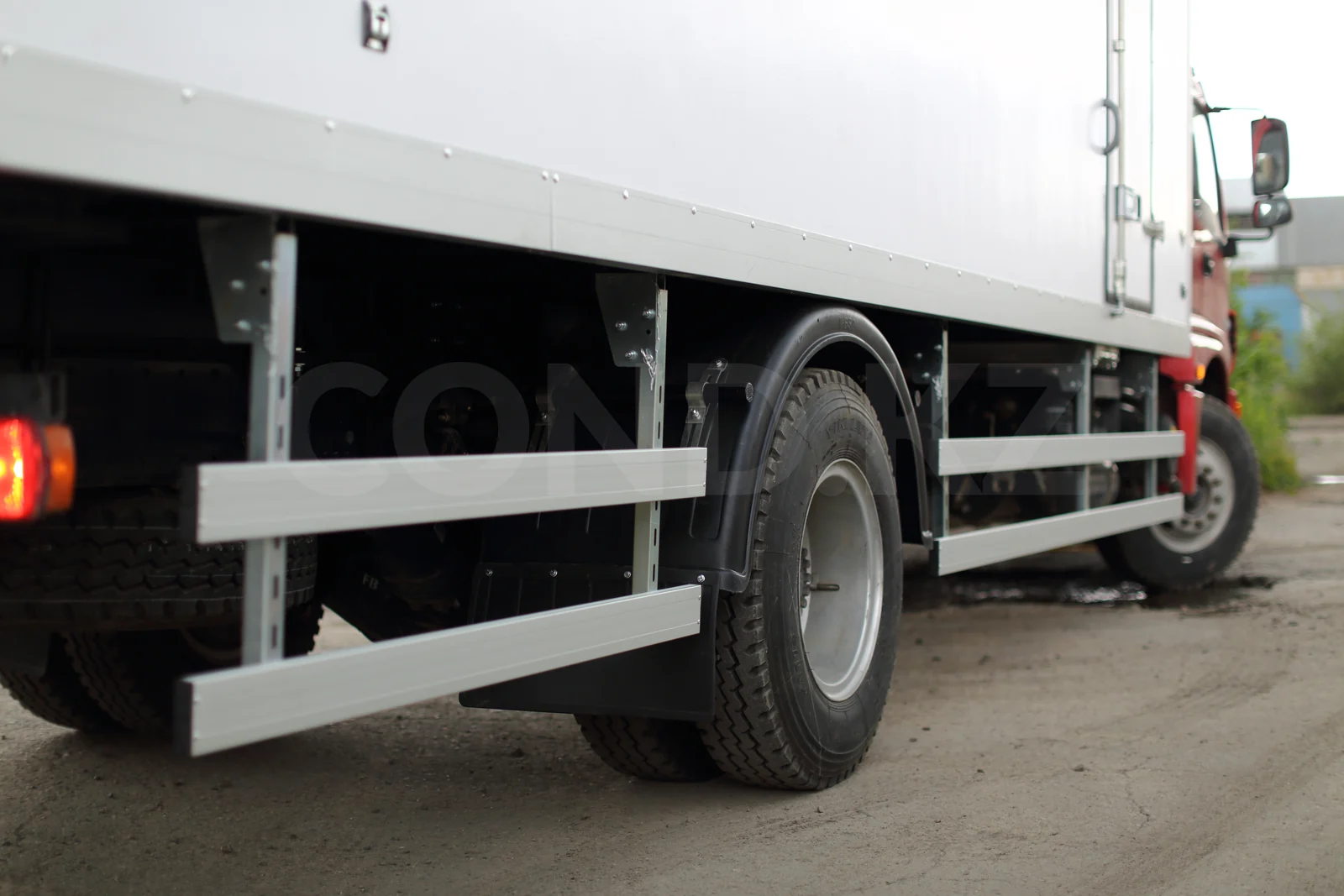 Foton 5163 — боковая противоподкатная защита и подрамник кузова — COND