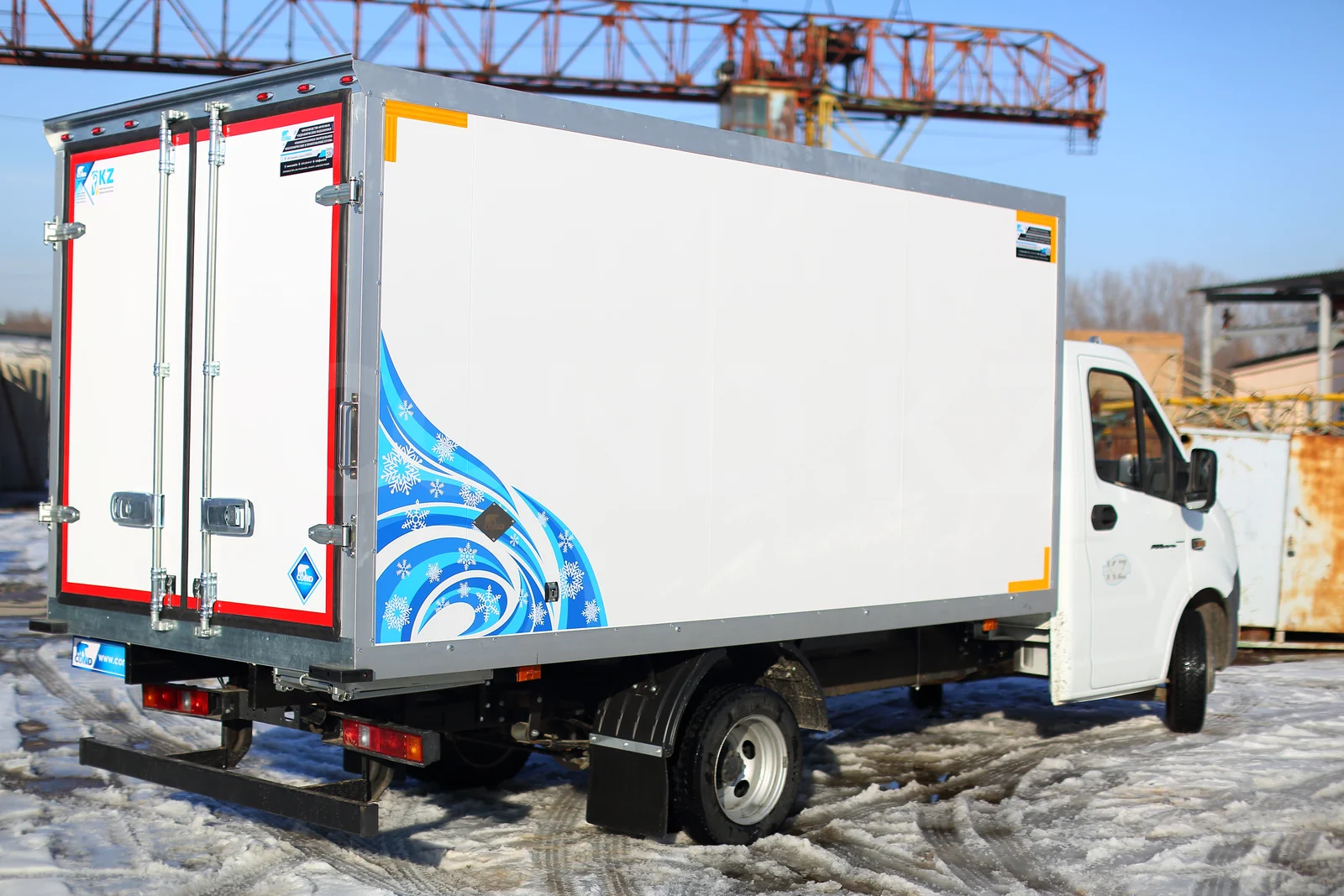 GAZelle Next A21R32 isothermal 4.2 m — the body from the rear and side, hinged doors — COND