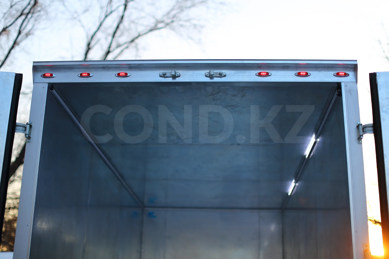 GAZelle Next isothermal body — the rear aperture: gas door struts and marker lamps along the top — COND