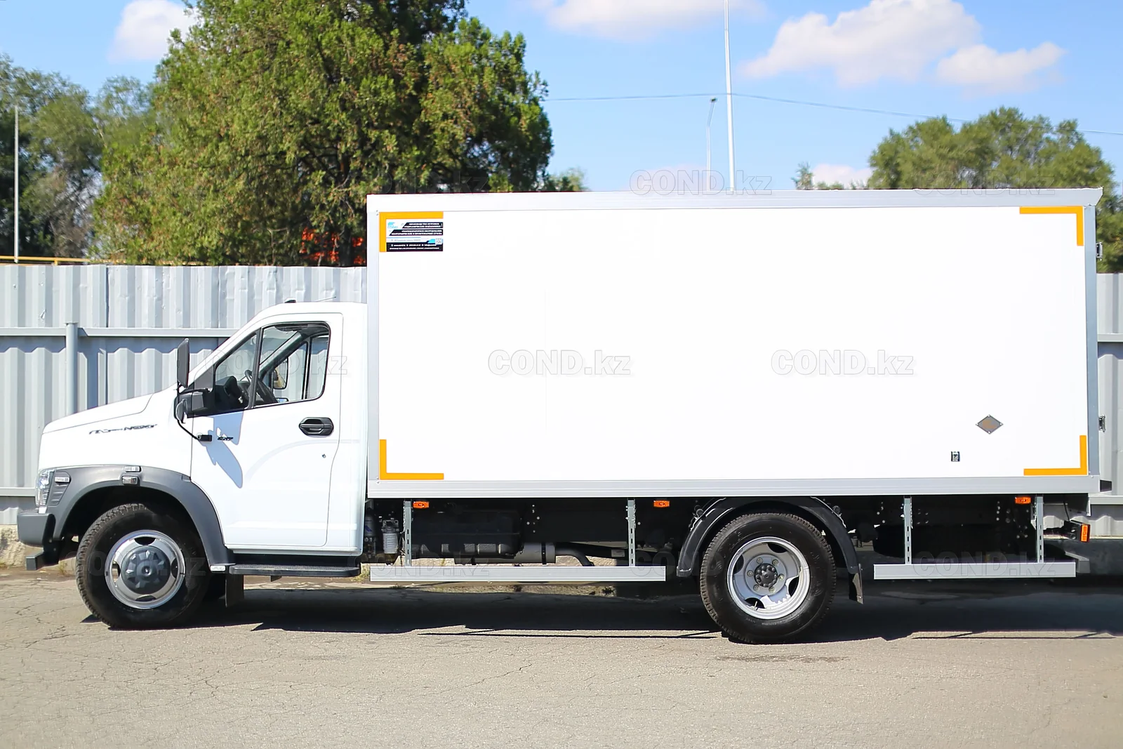 Insulated van on a GAZon NEXT with a side door — the full left side: the blank side of the body — COND
