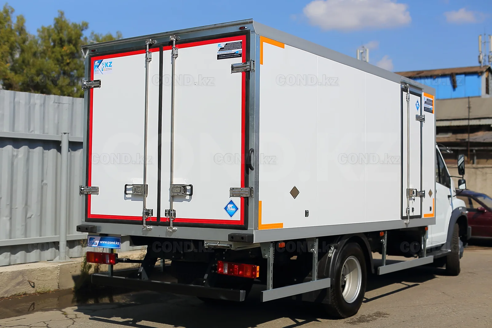 Insulated van on a GAZon NEXT with a side door — insulated box on a GAZon: rear doors and red contour tape — COND