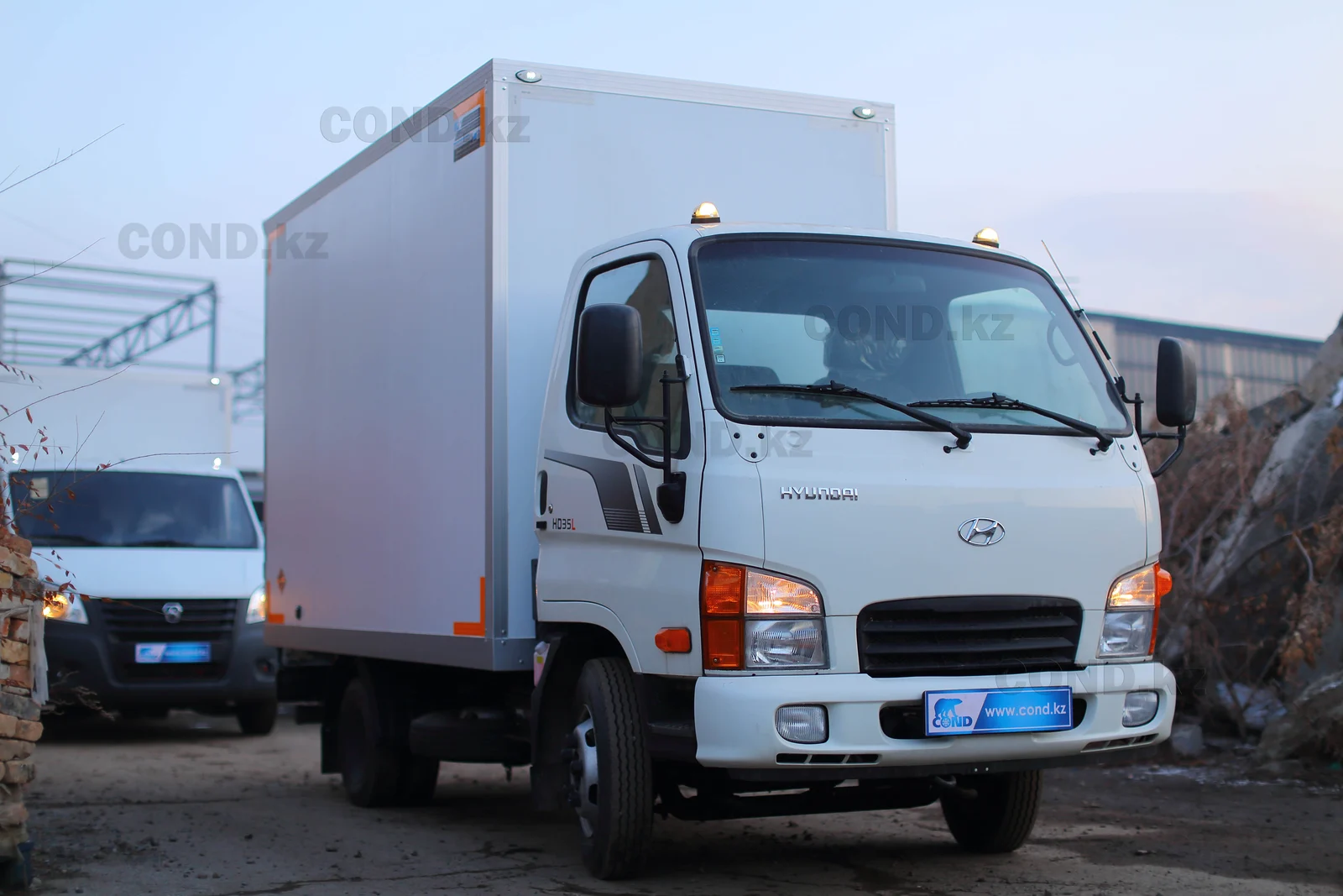 Хендай HD35L (Hyundai) изотермі Алматыда — көлік толығымен, екінші борттан — COND