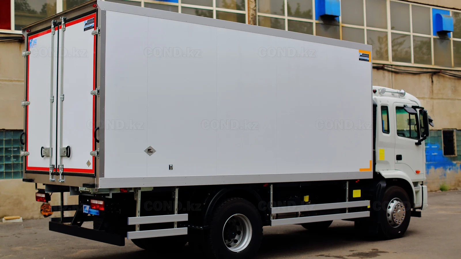 Изотермический фургон на шасси JAC N200 — задняя 3/4 справа — COND