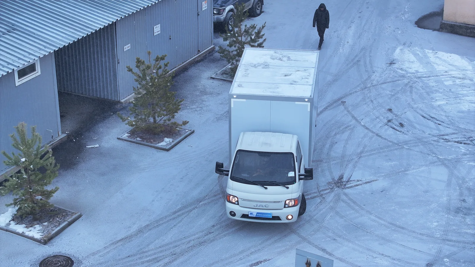 Изотермический фургон на шасси JAC N35 — вид сверху на машину — COND