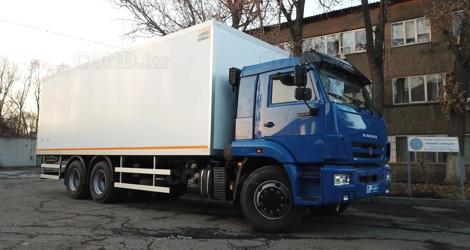 Isothermal body on a KAMAZ 65117 — the whole vehicle, front three-quarter view — COND