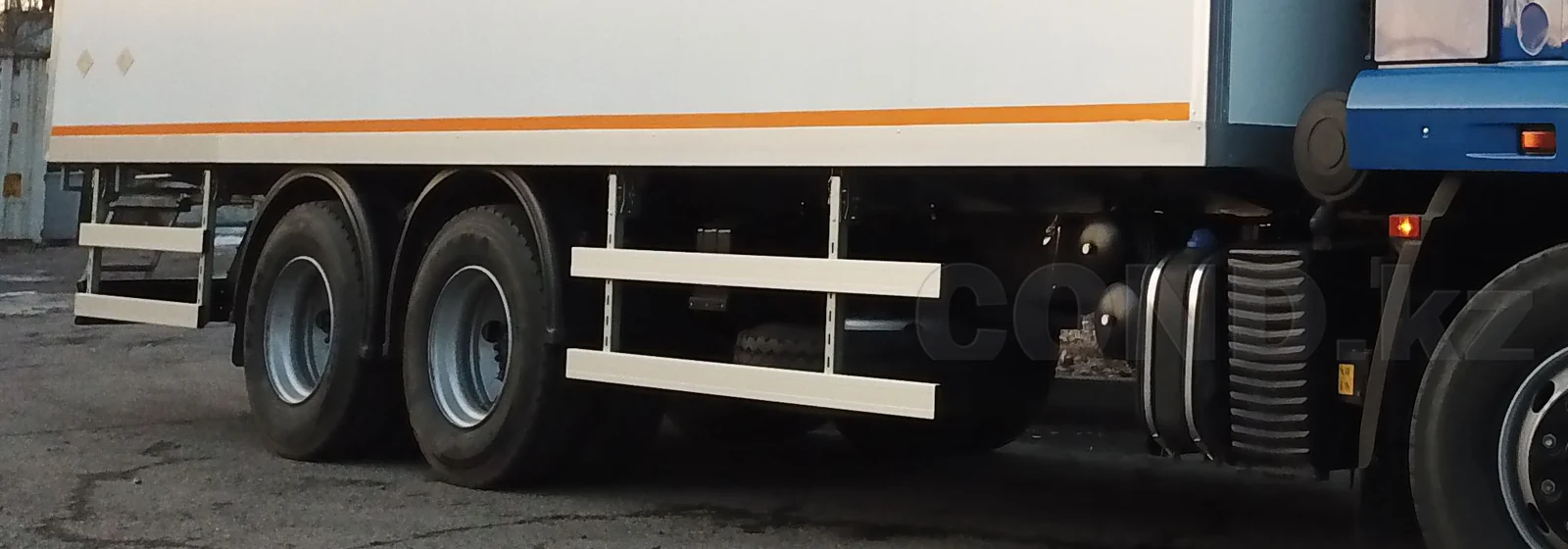 KAMAZ 65117 isothermal body — side underrun protection and the 6×4 rear bogie — COND