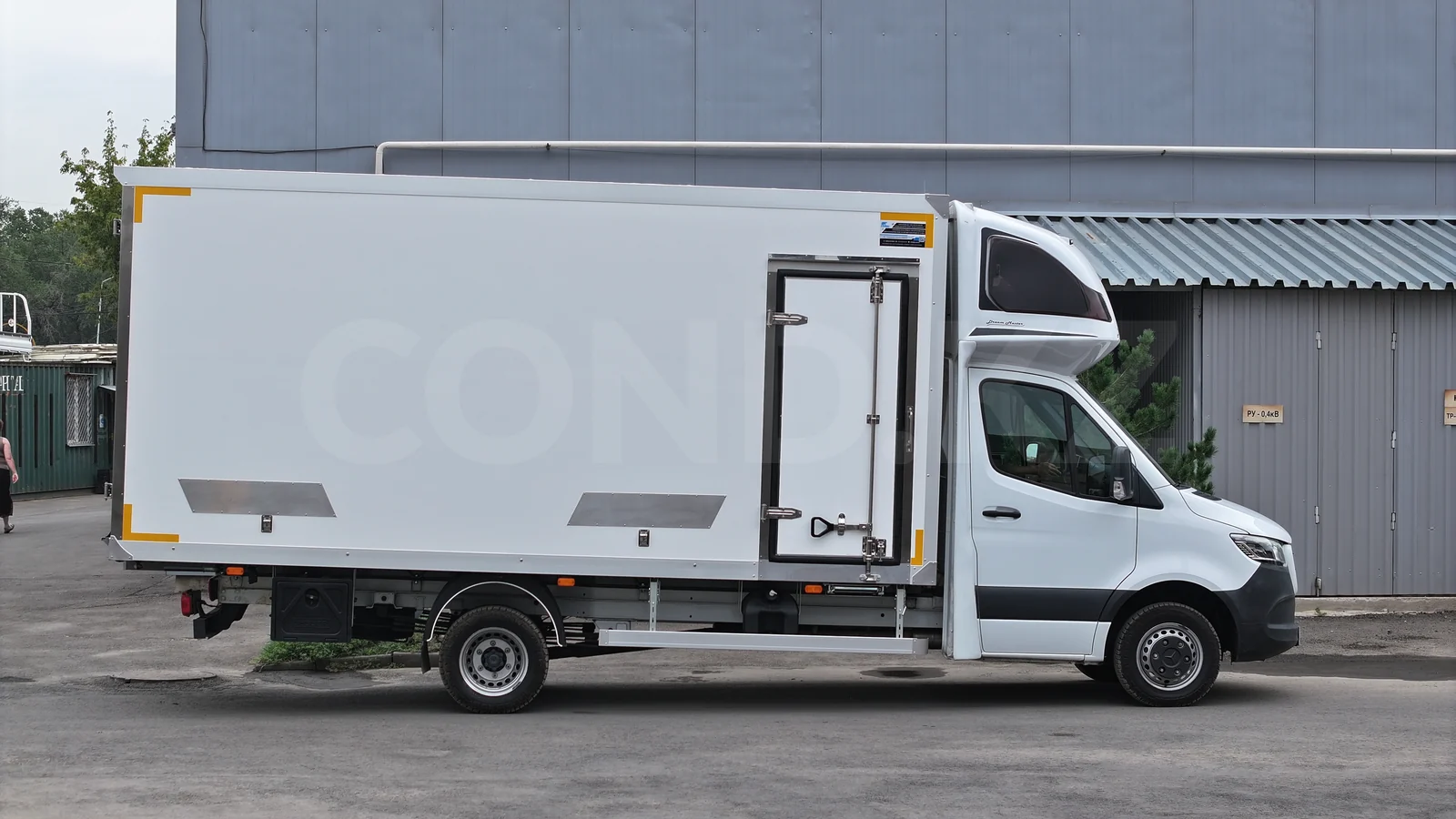FRP insulated van on Mercedes-Benz Sprinter chassis — the full right-hand side: side door with a rod lock — COND