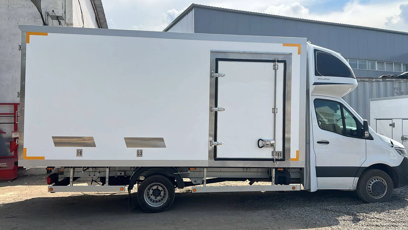 Изотермический фургон на Mercedes Sprinter — COND, фото 1