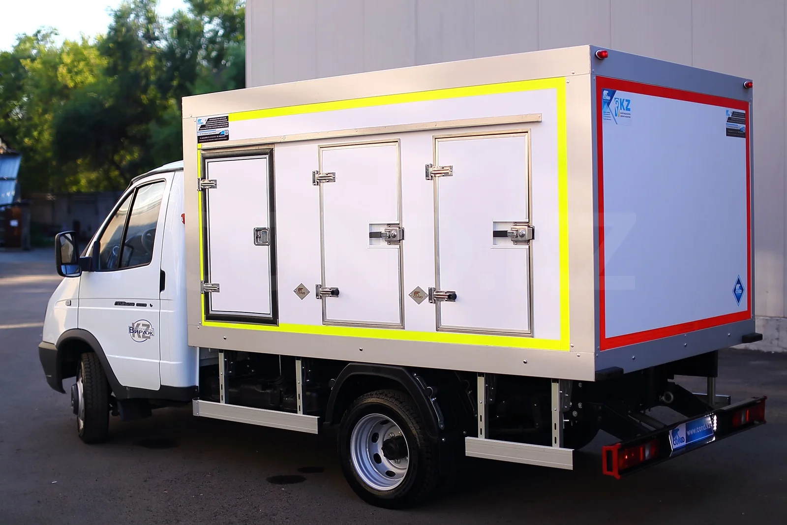 Ice-cream van on a GAZelle Business 3.2 m — COND