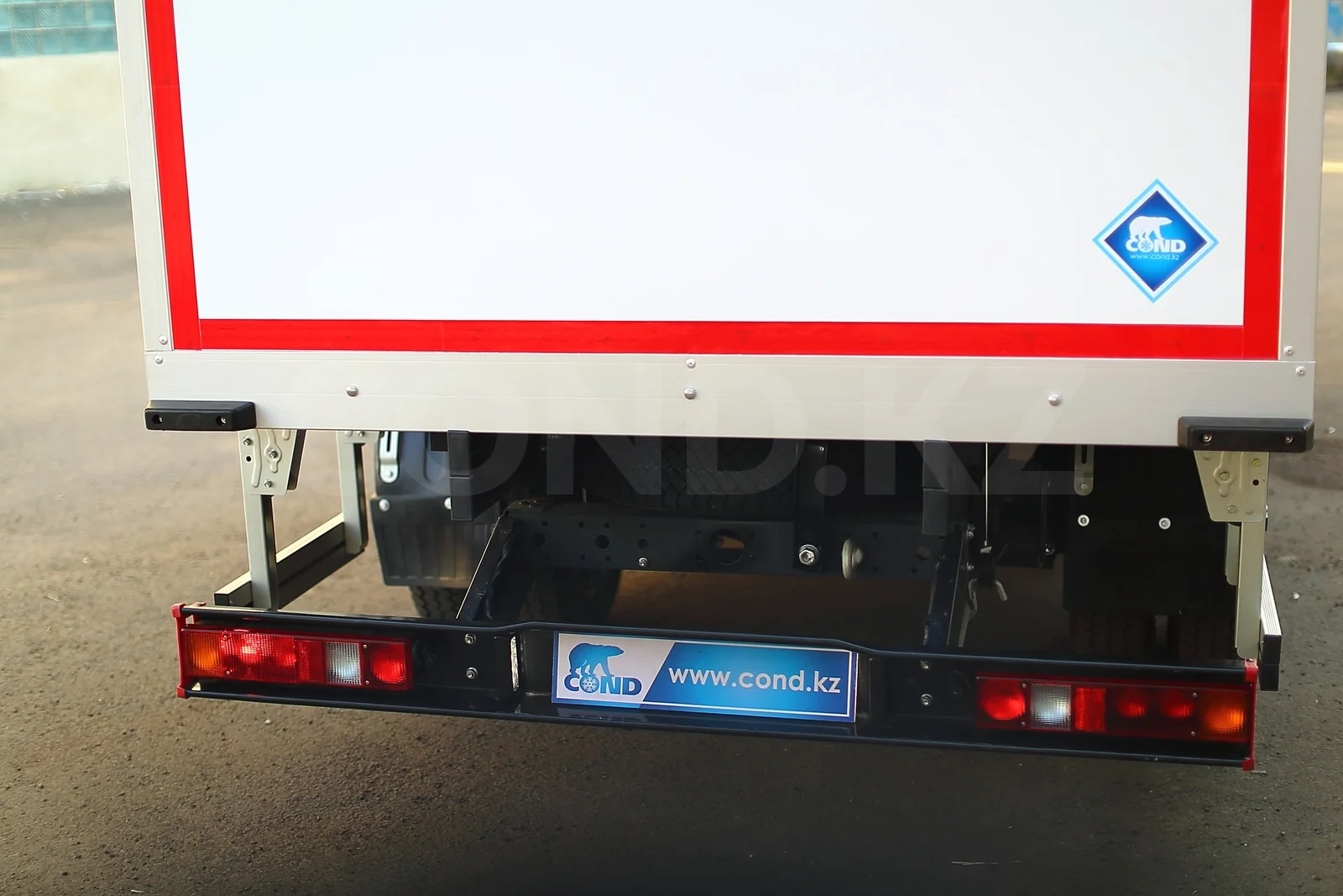 Eutectic ice-cream van on a GAZelle Business 3.2 m chassis — rear face with the lift gate — COND