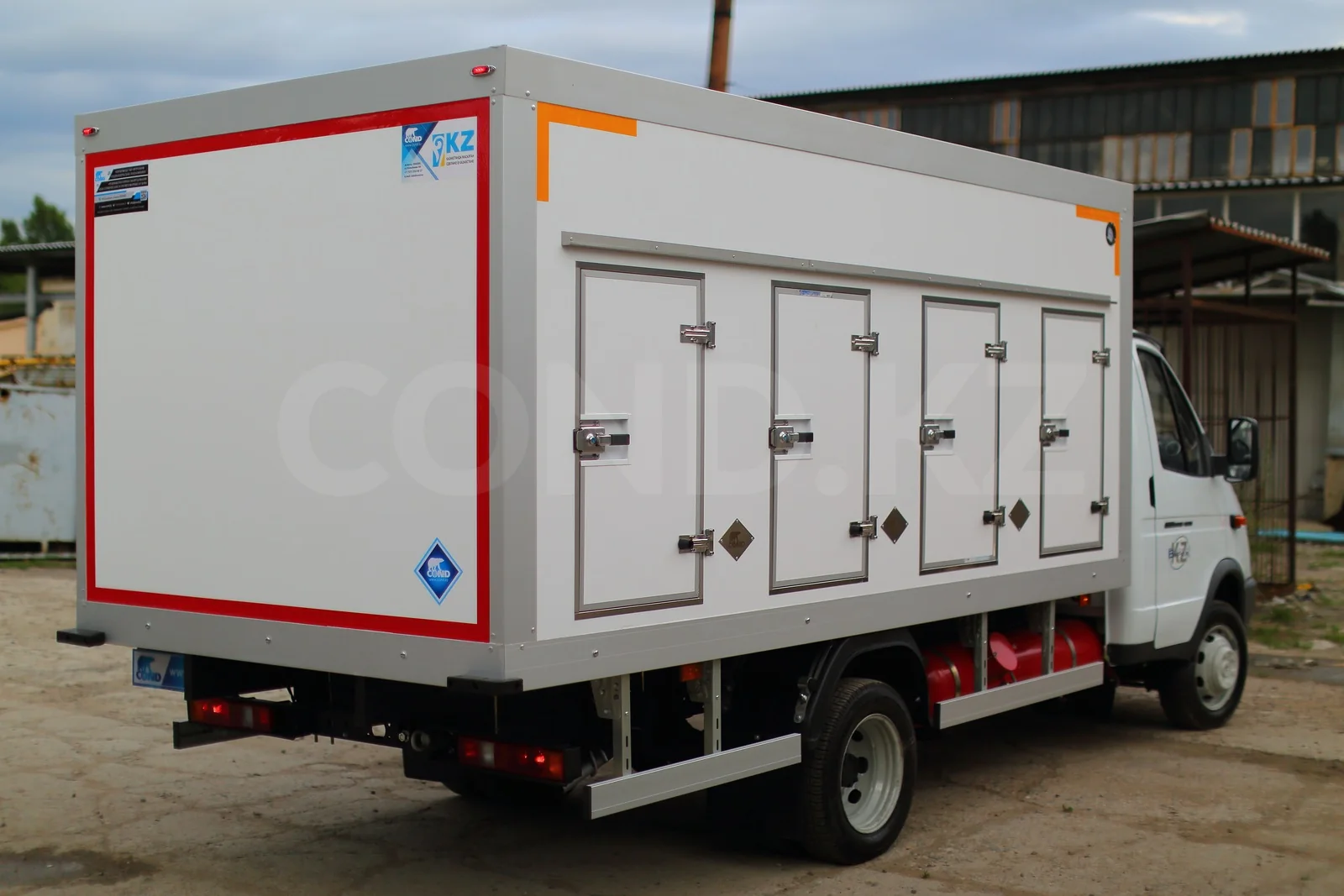 Ice-cream van on a GAZelle Business 4.2 m — whole body, rear three-quarter view — COND
