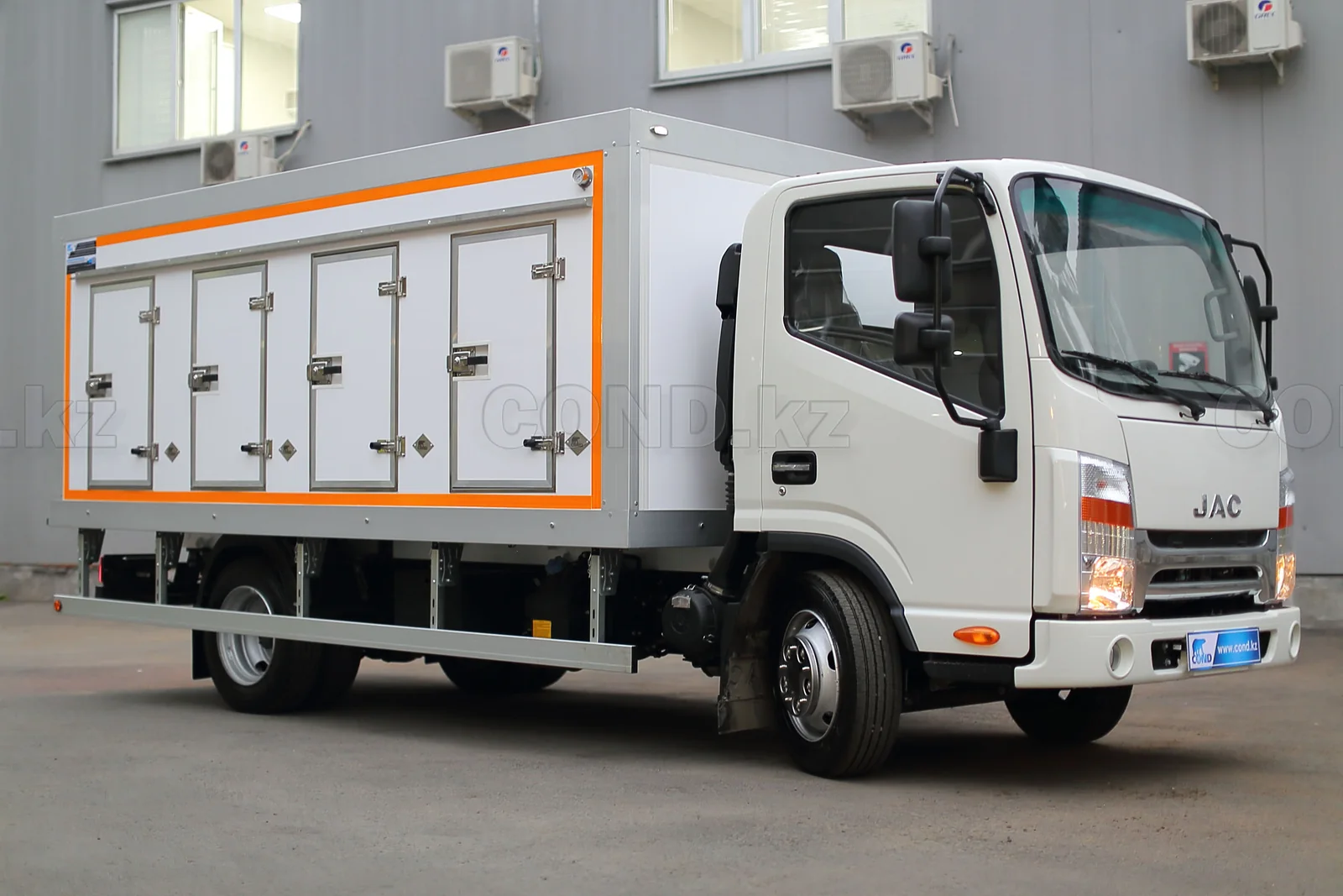 Eutectic ice-cream van on a JAC N56 chassis — front three-quarter view — COND
