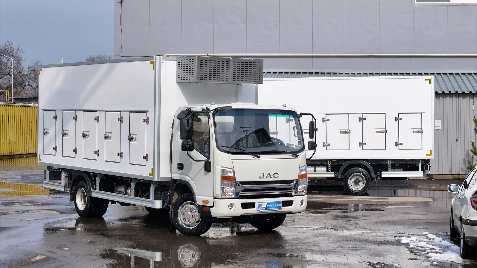 Эвтектический фургон-мороженица на шасси JAC N90 — кабина JAC N90 и кузов — COND