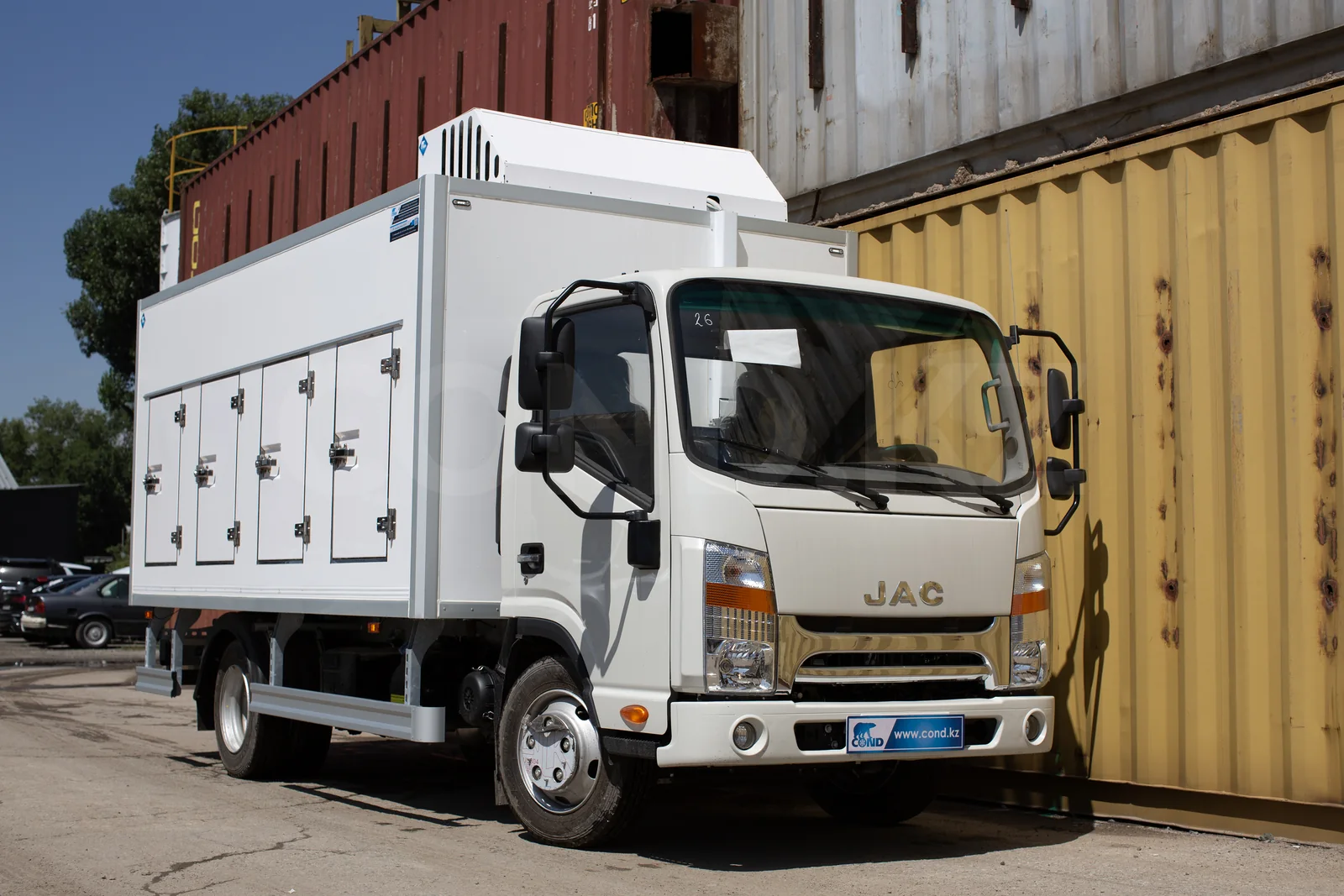 Эвтектический фургон-мороженица на шасси JAC N90 — борт с четырьмя секционными дверями — COND