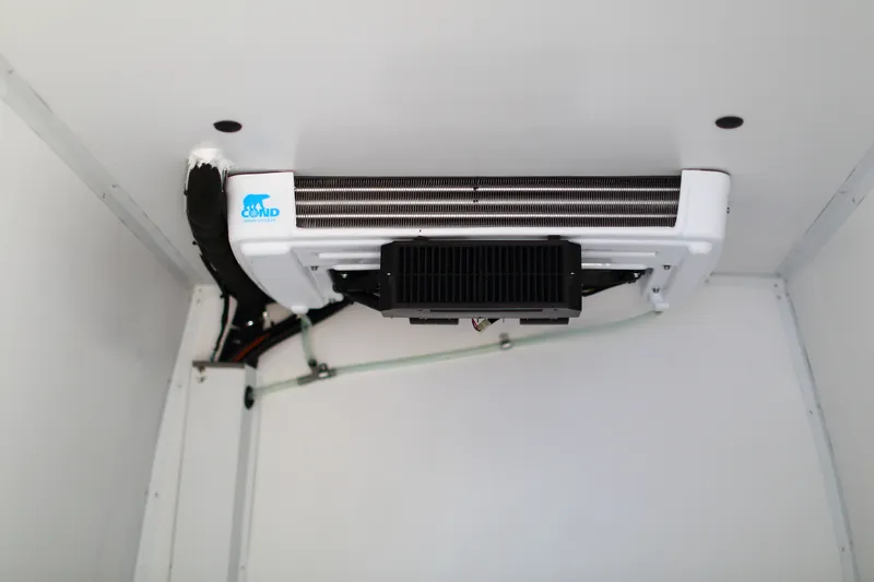 Hyundai H350: evaporator under the ceiling