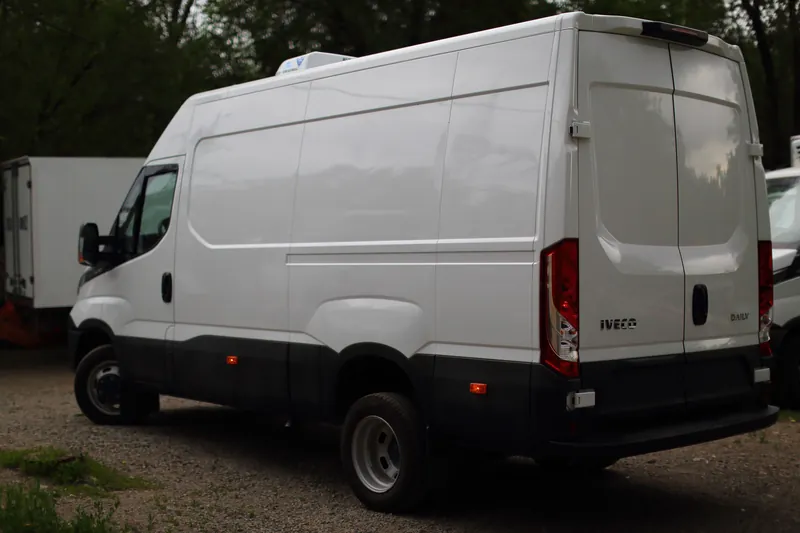 Iveco Daily 45C15: rear view