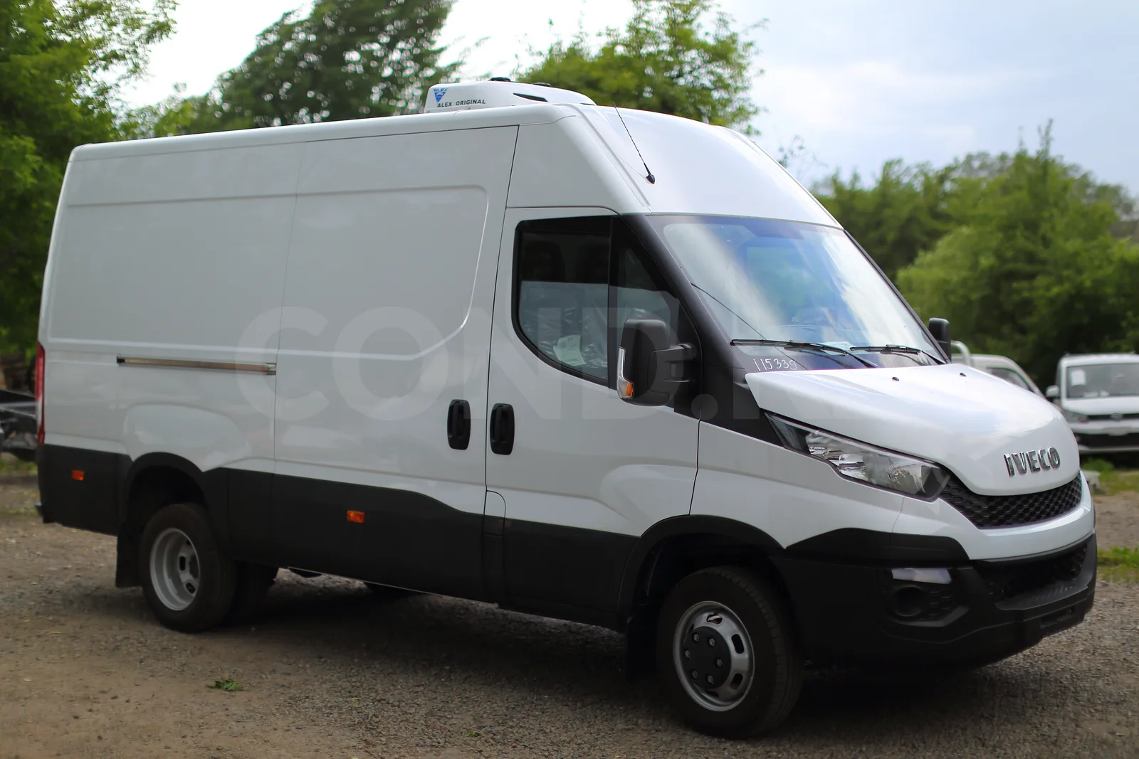 Iveco Daily 45C15 тұтас металл фургонынан жасалған рефрижератор — жалпы көрінісі, биік төбе — COND