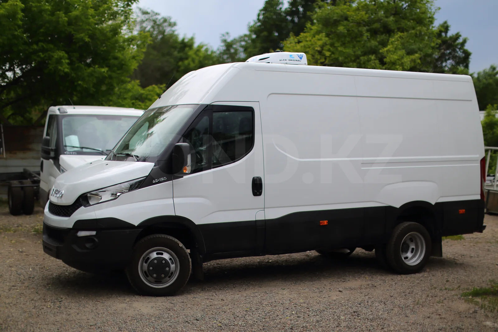 Iveco Daily 45C15 тұтас металл фургонынан жасалған рефрижератор — алдынан жалпы көрінісі — COND