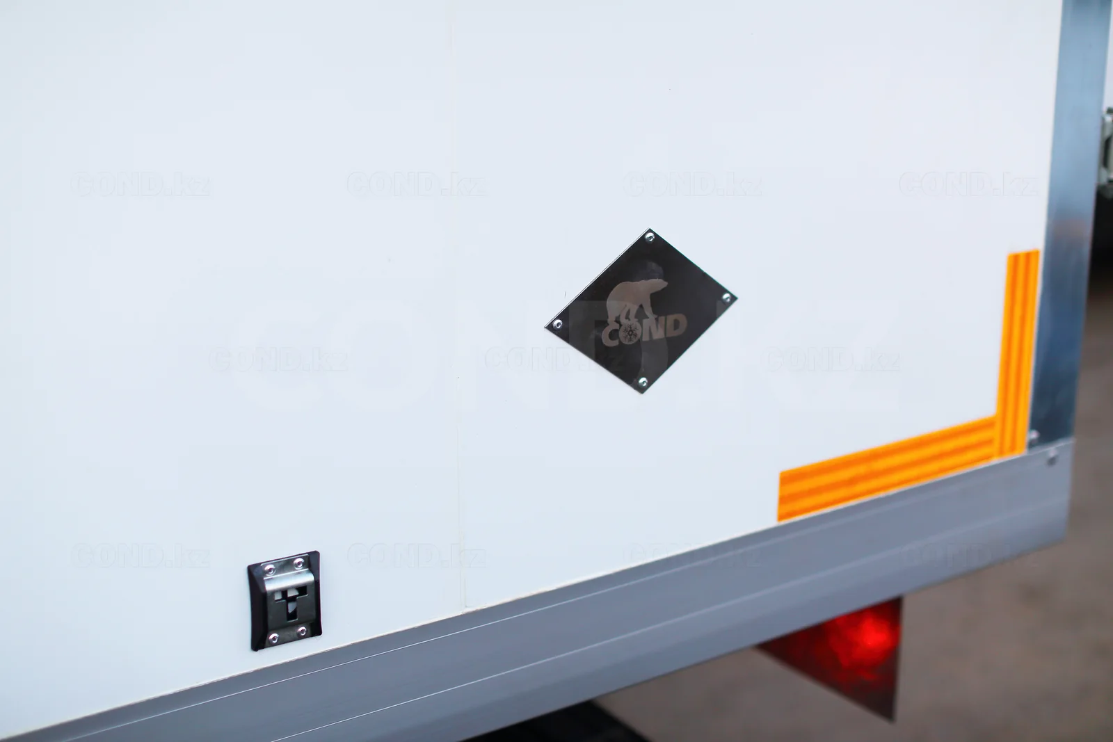 Dry freight van on a GAZelle Business 3302 — body corner with the COND badge — COND