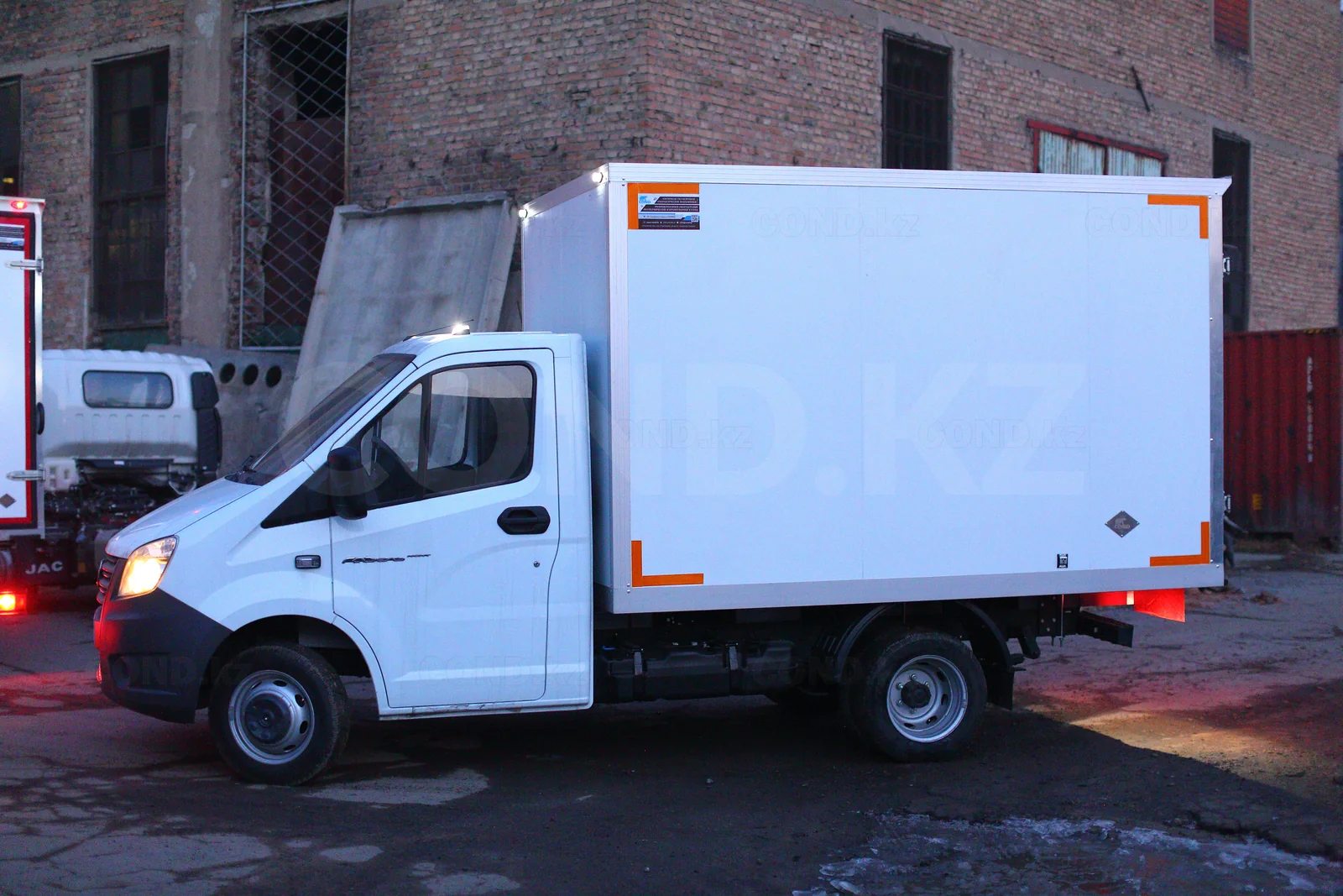 ГАЗель Next A21R23 шассиіндегі промтауар фургоны — газельдегі промтауар будкасы, борт толығымен — COND