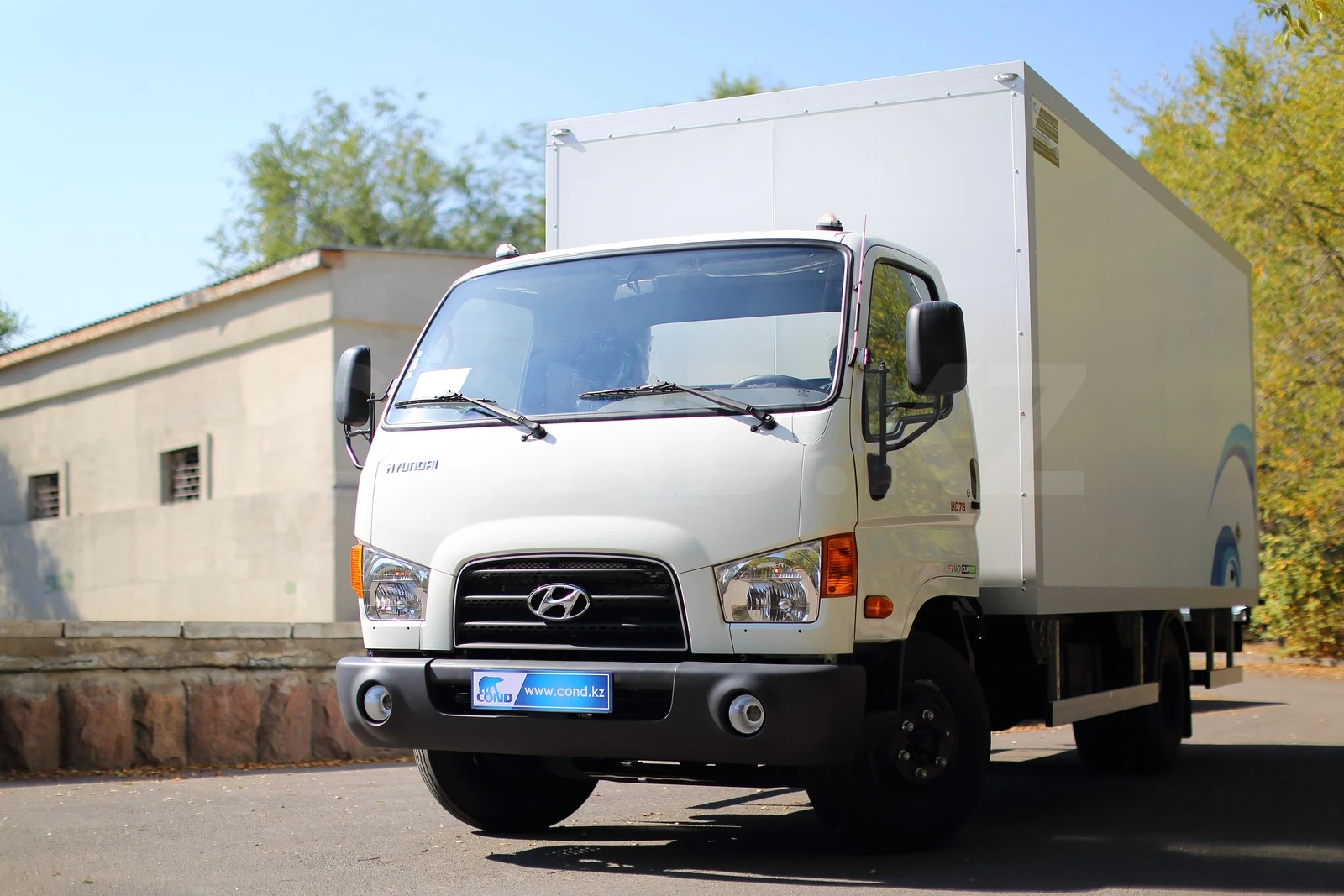 Dry-freight body on a Hyundai HD78 chassis — COND