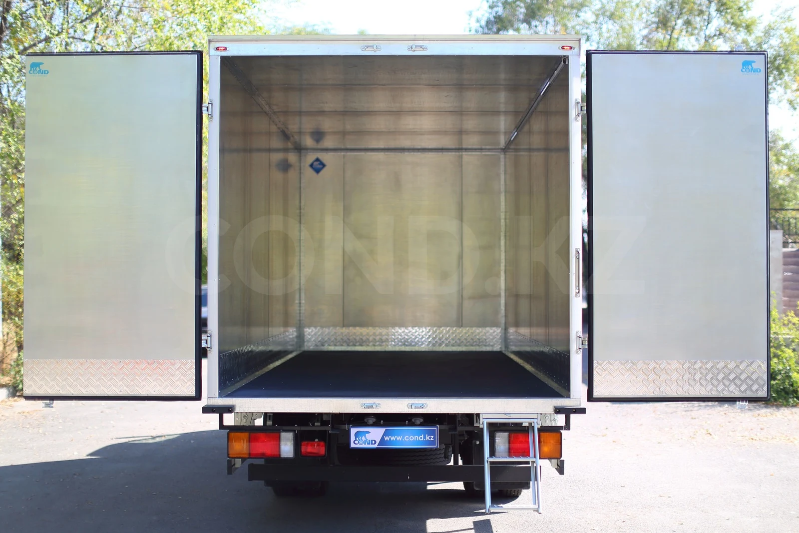 Dry-freight body on a Hyundai HD78 chassis — rear barn doors open — COND
